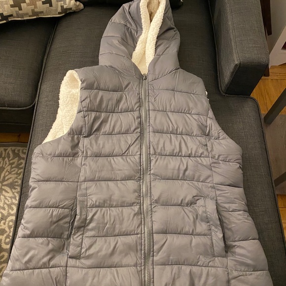 New York & Company Jackets & Blazers - New York & Company faux fur lined puffer vest w/hood, size XL